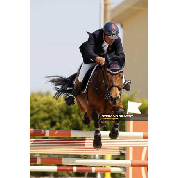 Giuseppe d\' Onofrio on Landzeu 2 during the Italian showjumping championships Augusta, 27th april 2008 ph. Stefano Grasso