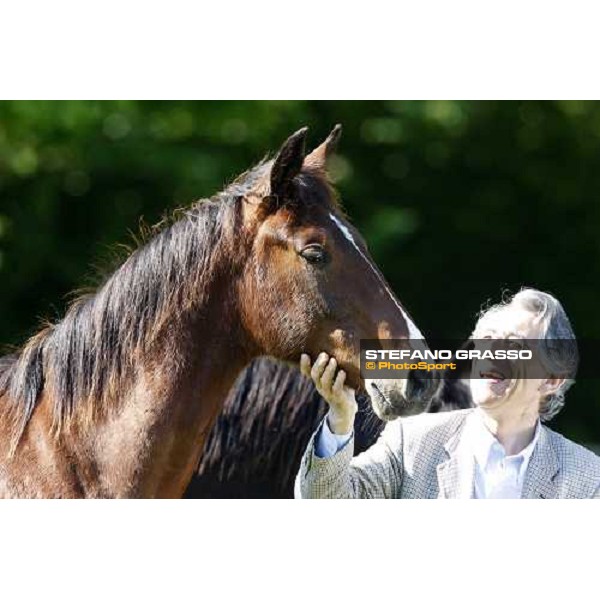 rag. Bruno Farneti, stud manager with some yearlings in the paddocks of Orsi Mangelli stud ANZOLA EMILIA (BO) - 6th may 2008 ph. Stefano Grasso