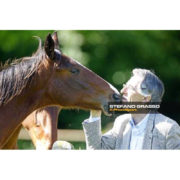 rag. Bruno Farneti, stud manager with some yearlings in the paddocks of Orsi Mangelli stud ANZOLA EMILIA (BO) - 6th may 2008 ph. Stefano Grasso