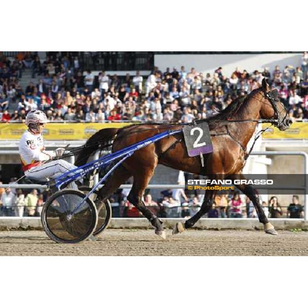 Roberto Vecchione with Algiers Hall before the start of Gran Premio Lotteria Napoli, 4th may 2008 ph. Stefano Grasso