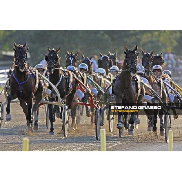Jean Michel Bazire with Gambling Bi leads the group at the first turn of Gran Premio Lotteria, with El Nino outside Napoli, 4th may 2008 ph. Stefano Grasso