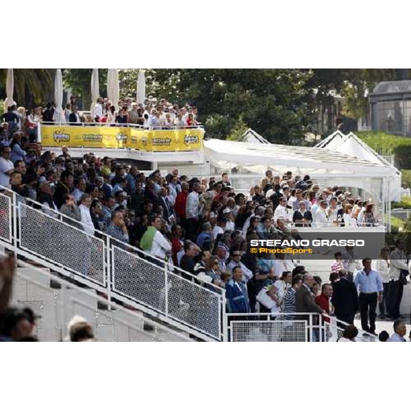 racegoers at Agnano racetrack Napoli, 4th may 2008 ph. Stefano Grasso