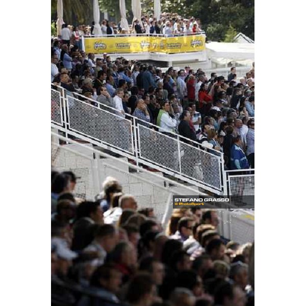 racegoers at Agnano racetrack Napoli, 4th may 2008 ph. Stefano Grasso 