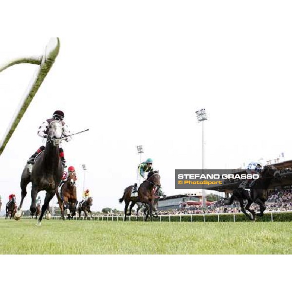 Silvano Mulas on Cima de Trionphe wins the 125¡ Derby Italiano beating Umberto Ruspoli on Permesso and Pier Antonio Convertino on Papetti Rome, 11th may 2008 ph. Stefano Grasso