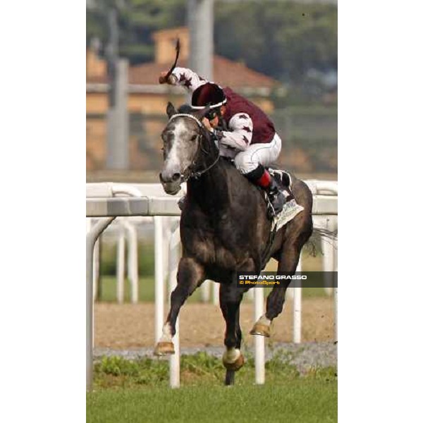 at last 100 meters to the line of 125¡ Derby Italiano, Silvano Mulas flyes on Cima de Triomphe and goes to win the race Rome, 11th may 2008 ph. Stefano Grasso