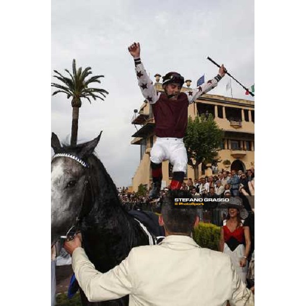 Silvano Mulas jumps from Cima the Triomphe after winning the 125¡ DErby Italiano Rome, 11th may 2008 ph. Stefano Grasso