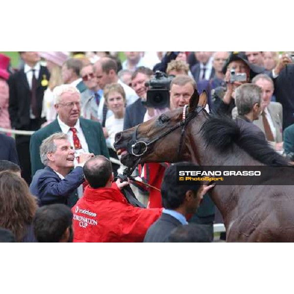 Clive Brittain and Warrsan winner of The Vodafone Coronation Cup Epsom 4th june 2004 ph. Stefano Grasso