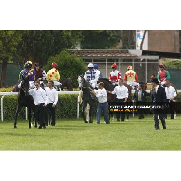 Alan Munro parading on Bouguereau before the 125¡ Derby Italiano with behind him the winner Silvano Mulas on Cima de Triomphe Rome, 11th may 2008 ph. Stefano Grasso