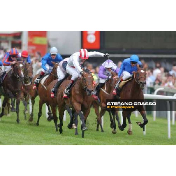 Darryl Holland on Warrsan at laste few meters of The Vodafone Coronation Cup Epsom 4th june 2004 ph. Stefano Grasso