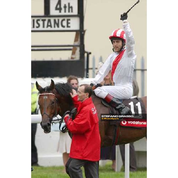 exulting Darryl Holland on Warrsan after winning The Vodafone Coronation Cup Epsom 4th june 2004 ph. Stefano Grasso