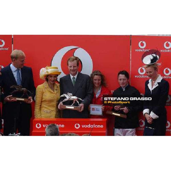 prize ceremony of The Vodafone Oaks Epsom 4th june 2004 ph. Stefano Grasso