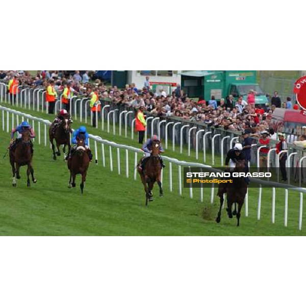 Kieren Fallon on Ouija Board at last few meters of The Vodafone Oaks Epsom 4th june 2004 ph. Stefano Grasso