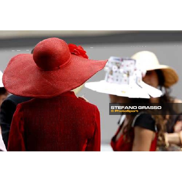 fashion hats at the 125¡ Derby Italiano Rome, 11th may 2008 ph. Stefano Grasso