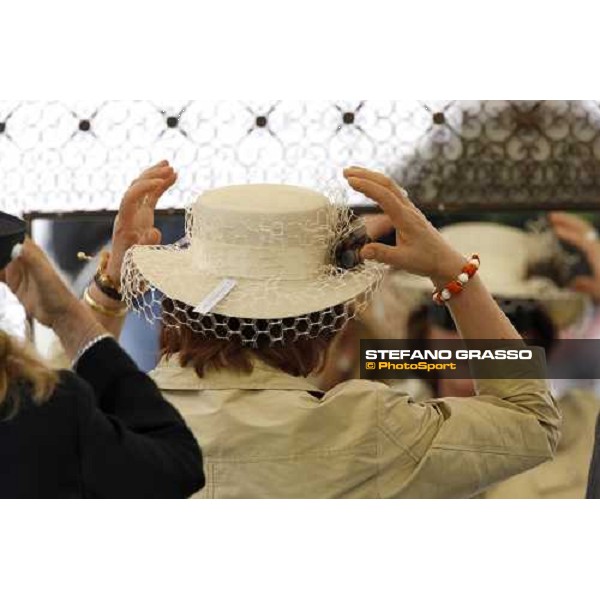fashion hats at the 125¡ Derby Italiano Rome, 11th may 2008 ph. Stefano Grasso