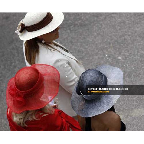 fashion hats at the 125¡ Derby Italiano Rome, 11th may 2008 ph. Stefano Grasso