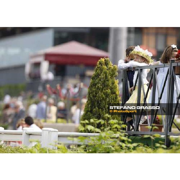 young racegoers at the 125¡ Derby Italiano Rome, 11th may 2008 ph. Stefano Grasso
