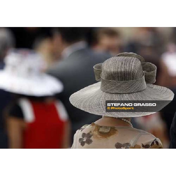 fashion hats at the 125¡ Derby Italiano Rome, 11th may 2008 ph. Stefano Grasso