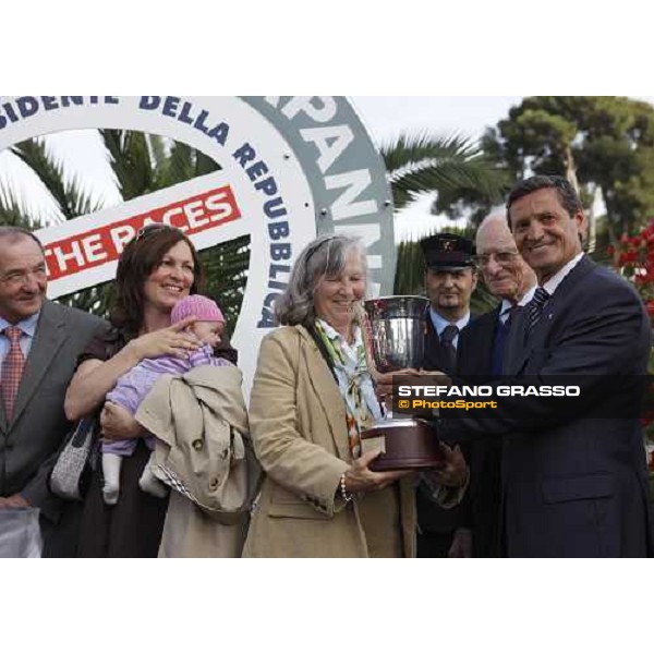 the vice president of Unire gives the cup to the owner of Saddex winner of Premio Presidente della Repubblica At the Races Rome, 18th may 2008 ph. Stefano Grasso
