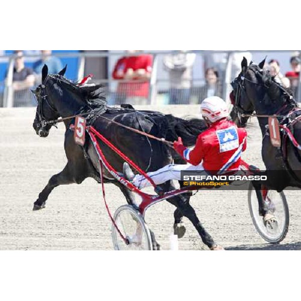 Hans-Owe Sundberg with Scarlets Aino on the first bend of the 1st heat of The Sweden Cup Stoccolma, 24th may 2008 ph. Stefano Grasso