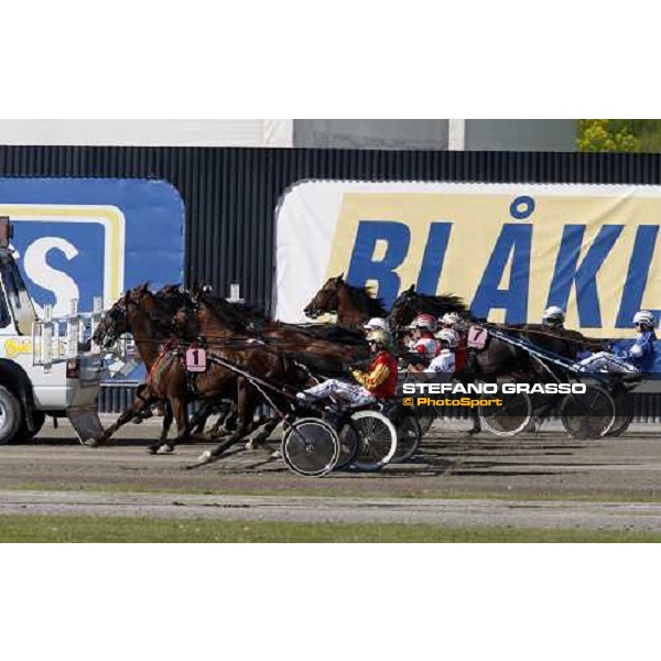 the start of the final of the Elitloppet Solvalla, 25th may 2008 ph. Stefano Grasso