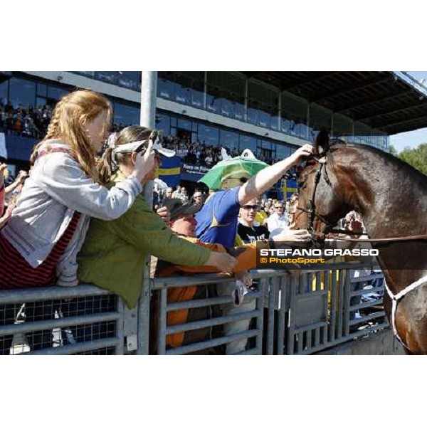 Varenne and Giampaolo Minnucci parades in front of the racegoers at Solvalla Solvalla, 25th may 2008 ph. Stefano Grasso