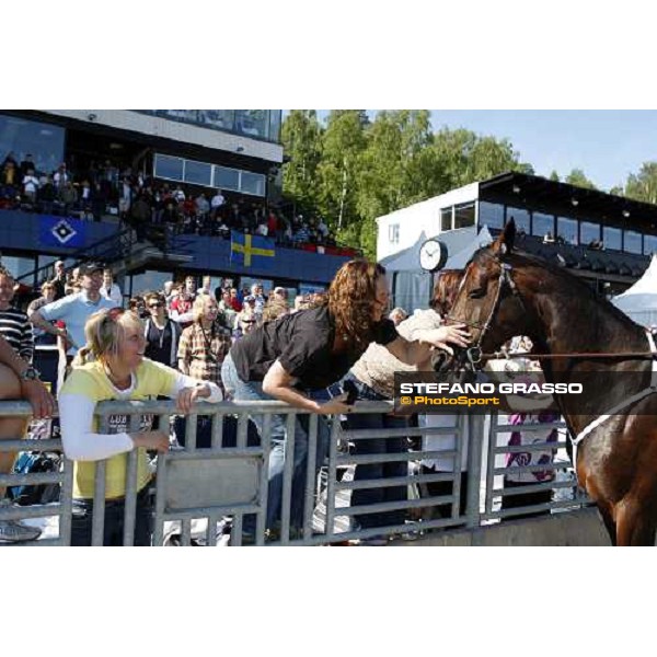 Varenne and Giampaolo Minnucci parades in front of the racegoers at Solvalla Solvalla, 25th may 2008 ph. Stefano Grasso
