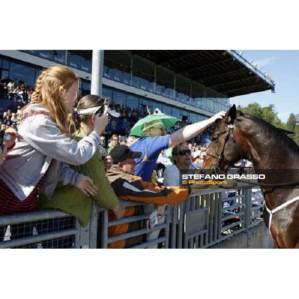 Varenne and Giampaolo Minnucci parades in front of the racegoers at Solvalla Solvalla, 25th may 2008 ph. Stefano Grasso