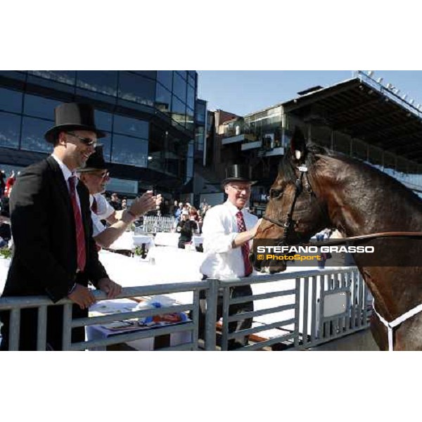 Varenne and Giampaolo Minnucci parades in front of the racegoers at Solvalla Solvalla, 25th may 2008 ph. Stefano Grasso