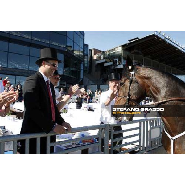 Varenne and Giampaolo Minnucci parades in front of the racegoers at Solvalla Solvalla, 25th may 2008 ph. Stefano Grasso