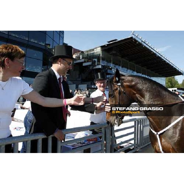 Varenne and Giampaolo Minnucci parades in front of the racegoers at Solvalla Solvalla, 25th may 2008 ph. Stefano Grasso
