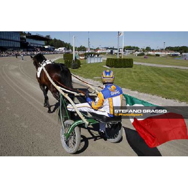 Varenne and Giampaolo Minnucci parades in front of the racegoers at Solvalla Solvalla, 25th may 2008 ph. Stefano Grasso