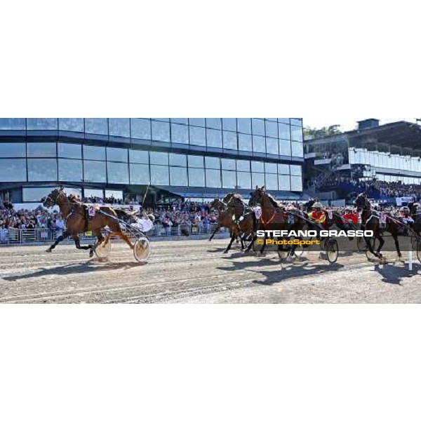 Jean Michel Bazire with Exploit Caf wins the Elitloppet beating Oiseaux de Feux and Enough Talk Solvalla, 25th may 2008 ph. Stefano Grasso