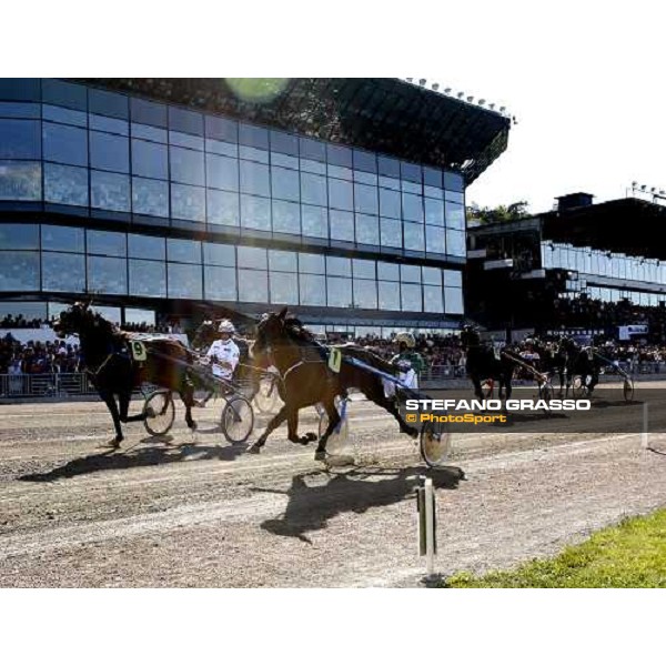 Bjorn Goop with Harpers Joker wins the Fyraaringseliten club Grand Prix with Igor Font, outside Solvalla, 25th may 2008 ph. Stefano Grasso
