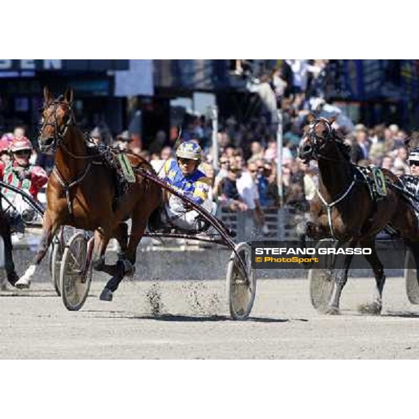 Giampaolo Minnucci with Imola November wins the 1st race at Solvalla Solvalla, 25th may 2008 ph. Stefano Grasso
