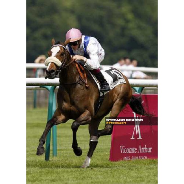 Christophe Soumillon flyes on Sub Rose, breeded by Antonio Rosati Colarieti ,and goes to win the Prix de Royaumont Paris chantilly 1st june 2008 ph. Stefano Grasso