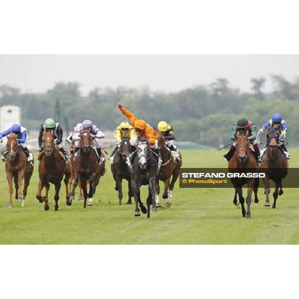 David Bonilla on Marchand d\' Or (orange) wins the Prix du Gros-Chene beating at right Christophe Soumillon on Equiano Paris Chantilly, 1st june 2008 ph. Stefano Grasso