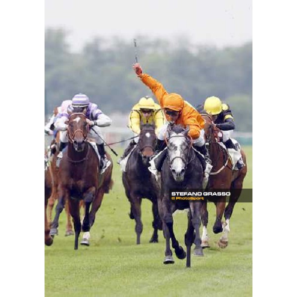 David Bonilla on MArchand d\' Or wins the Prix du Gros-Chene Paris Chantilly, 1st june 2008 ph. Stefano Grasso