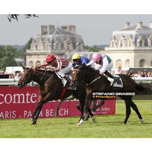 at last few meters to the line of the Prix du Jockey Club, Ioritz Mendizabal on Vison d\' Etat, Patrick Smullen on Famous Name and Frankie Dettori on Natagora Paris Chantilly, 1st june 2008 ph. Stefano Grasso