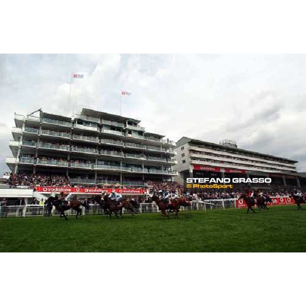 Grandstands The Vodafone Oaks Espom 4th june 2004 ph. Stefano Grasso