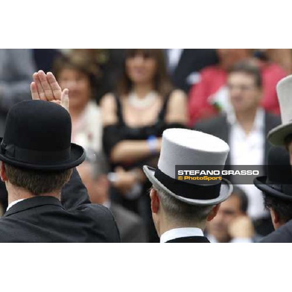 Fashion Hats at the Prix du Jockey Club Paris Chantilly, 1st june 2008 ph. Stefano Grasso
