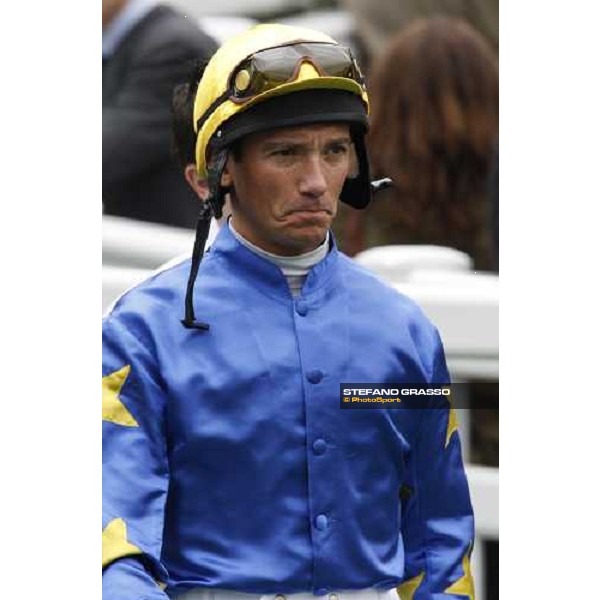 Frankie Dettori enters the parade ring before the Prix du Jockey Club Paris Chantilly, 1st june 2008 ph. Stefano Grasso