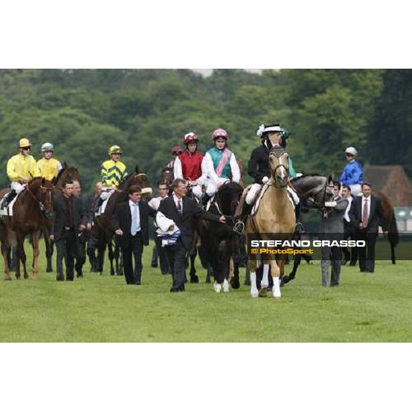 the horses parade before the start of Prix du Jockey Club Paris Chantilly, 1st june 2008 ph. Stefano Grasso
