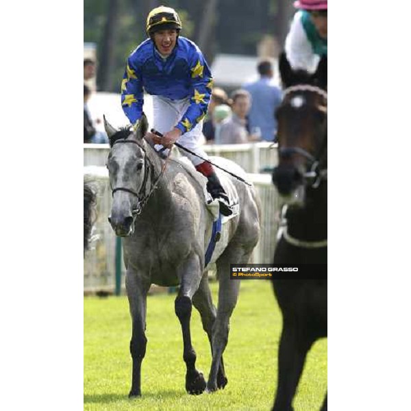 Frankie Dettori comes back on Natagora after the third place in the Prix du Jockey Club Paris Chantilly, 1st june 2008 ph. Stefano Grasso