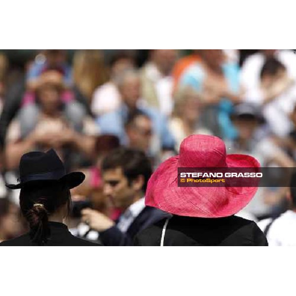 Fashion Hats at the Prix du Jockey Club Paris Chantilly, 1st june 2008 ph. Stefano Grasso