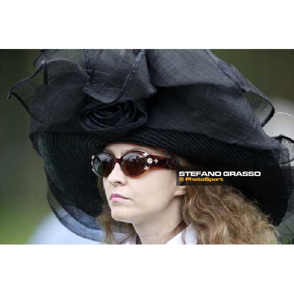 Fashion hat at the Prix du Jockey Club Paris Chantilly, 1st june 2008 ph. Stefano Grasso