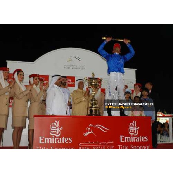 \'Frankie standing at giving prize of Dubai World Cup 2003 Nad El Sheba race track Dubai march 29 2003-ph.Stefano Grasso\' 