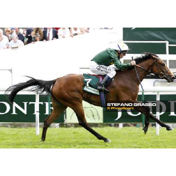 Seb Sanders on Look Here wins the Juddmonte Oaks Epsom, 6th june 2008 ph. Stefano Grasso