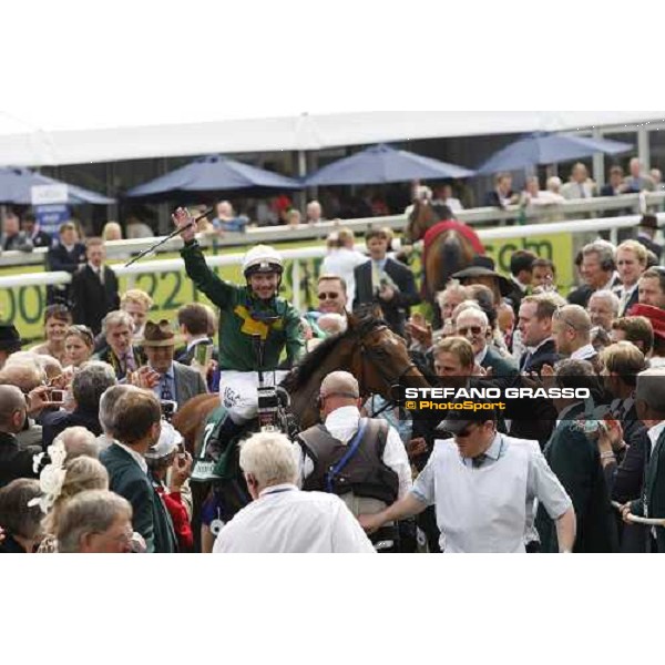 Seb Sanders, triumphing, enters the winner circle on Look Here after winning the Juddmonte Oaks Epsom, 6th june 2008 ph. Stefano Grasso