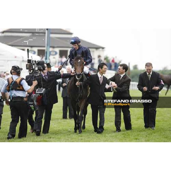 Johnny Murtagh triumphing on Soldier of Fortune after winning the Juddmonte Coronation Cup Epsom, 6th june 2008 ph. Stefano Grasso