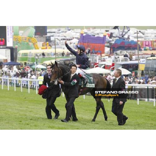 Johnny Murtagh triumphing on Soldier of Fortune after winning the Juddmonte Coronation Cup Epsom, 6th june 2008 ph. Stefano Grasso